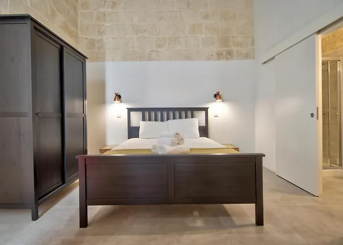 Old 6 By Vallettastay Valeta